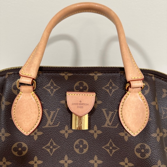 Louis Vuitton Rivoli MM - Picture 5 of 9